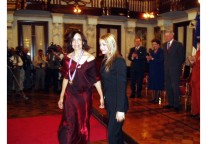 La Deportista y Artista Plástica MF Eneida Pérez de Lücke recibió el día 8 de marzo del 2005 la Medalla al Mérito de la Mujer por su carrera ajedrecistica y de pintora así como por sus diversas actividades a título honorífico en favor del desarrollo de la sociedad dominicana.
