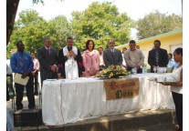  En el acto, de mayo 2005, celebrado en el Liceo de La Torre estuvieron presentes el Ing. Fausto Ruiz Valdez, síndico municipal, el Lic. Alfredo Cruz Polanco diputado, el Padre José Agustín Fernandez Blanco y el Lic.Victorino Mejía, entre otros.